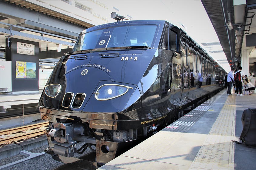 Japan Railways Launches New Luxury Train in Kyushu